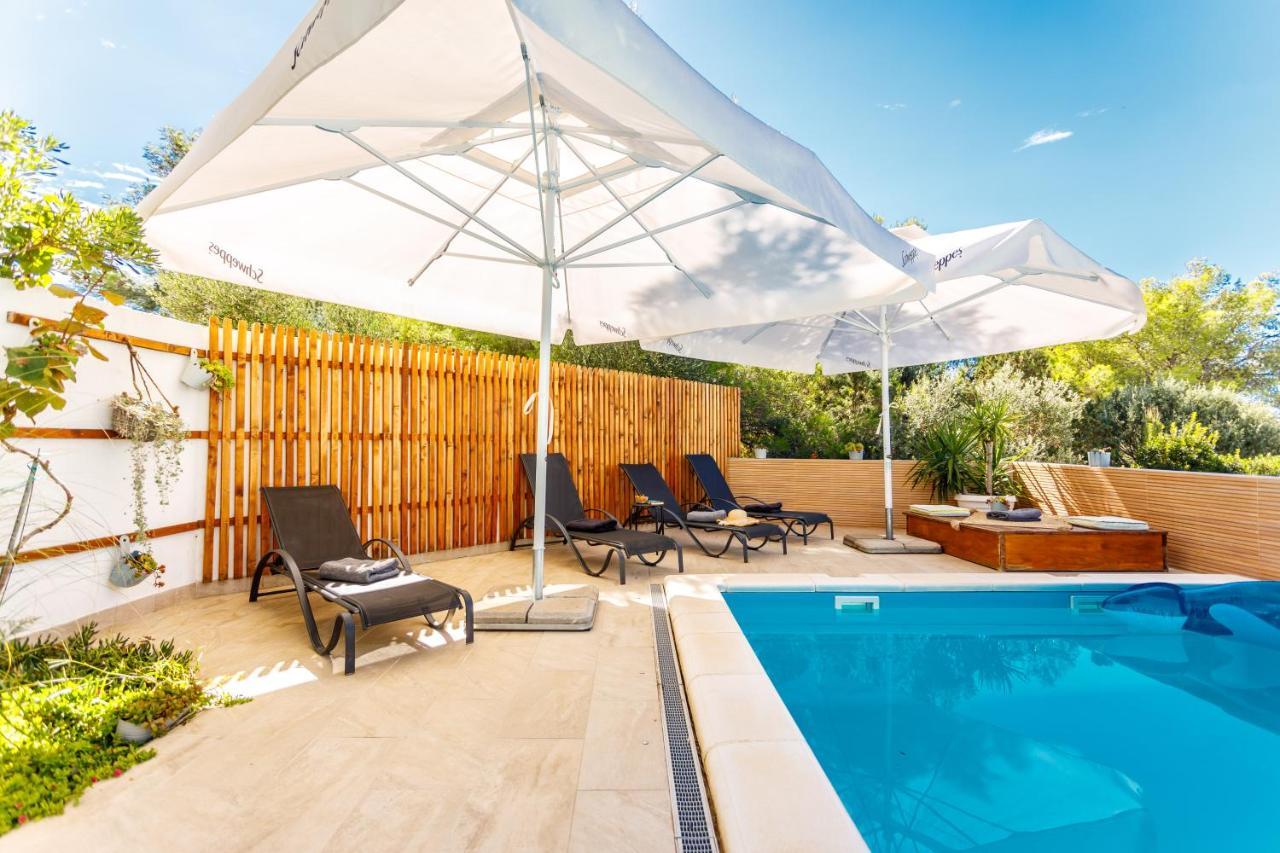 Nono Jure , private pool&sauna Milna  Esterno foto